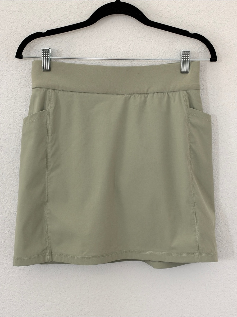 Columbia Womenโs S Green Stretch Active Skort Built In Shorts Pockets
